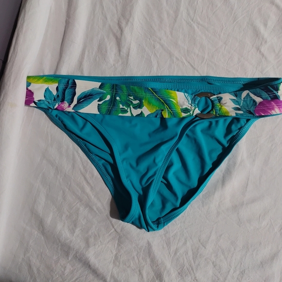 Skye Bikini Juniors Size Small - Picture 2 of 5